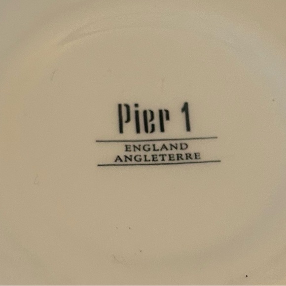 Pier 1 Imports Hydrangea Bowl. 9.5” England Angleterre. - Picture 4 of 7